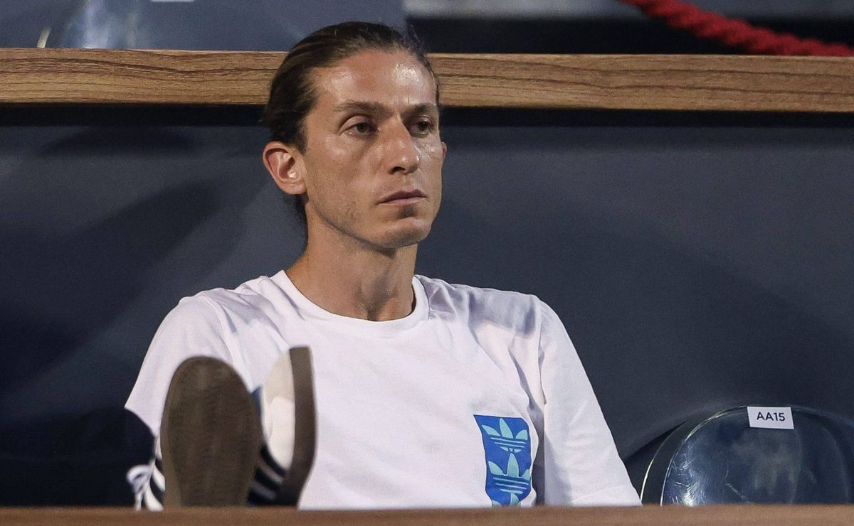 varela não empolga filipe luís e saída do gringo ganha força para a próxima temporada
