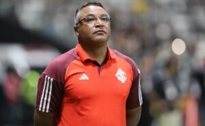 grêmio recupera placa de roger machado vandalizada e avança nas investigações para encontrar culpados