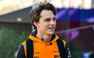 piastri destaca trabalho em equipe no catar com vitória na sprint