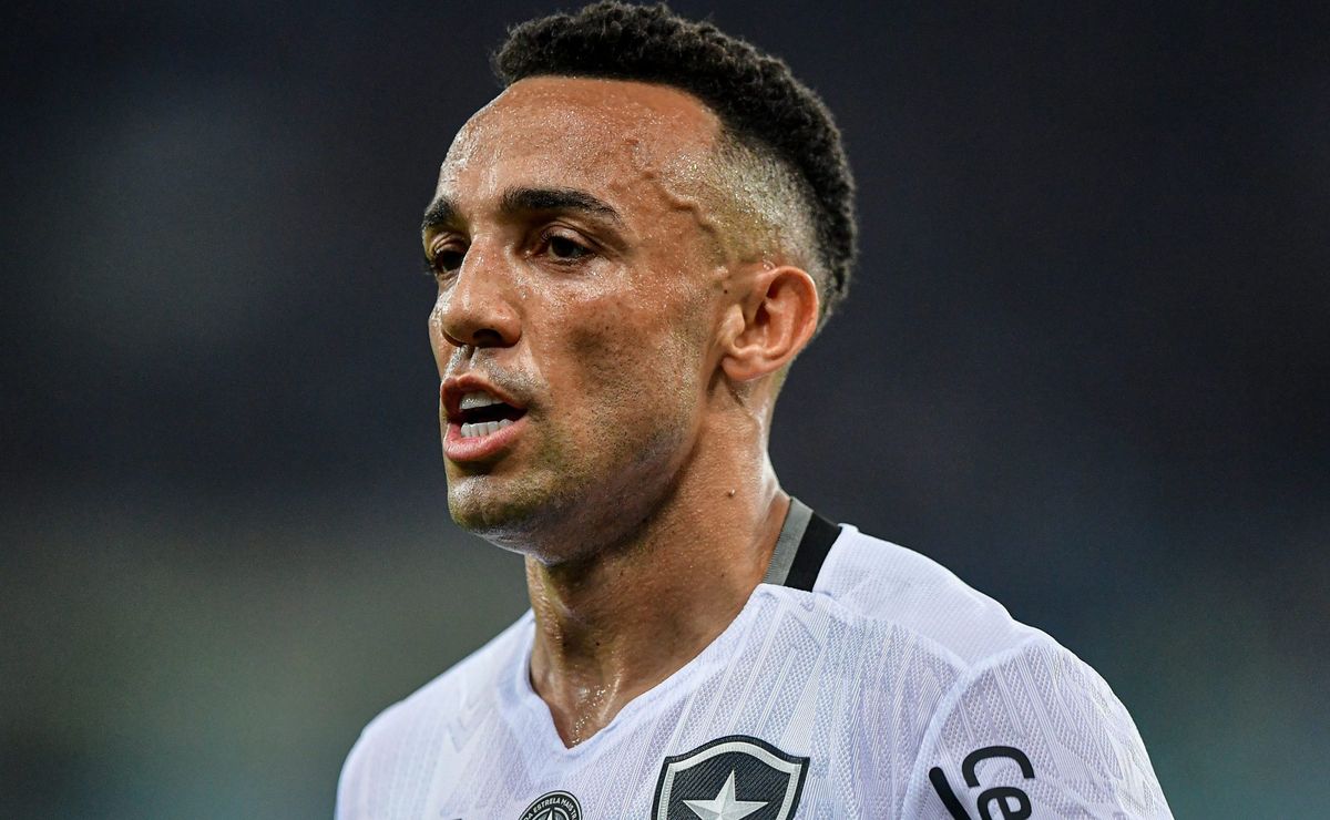 após interesse de são paulo e grêmio, botafogo toma decisão sobre marçal 