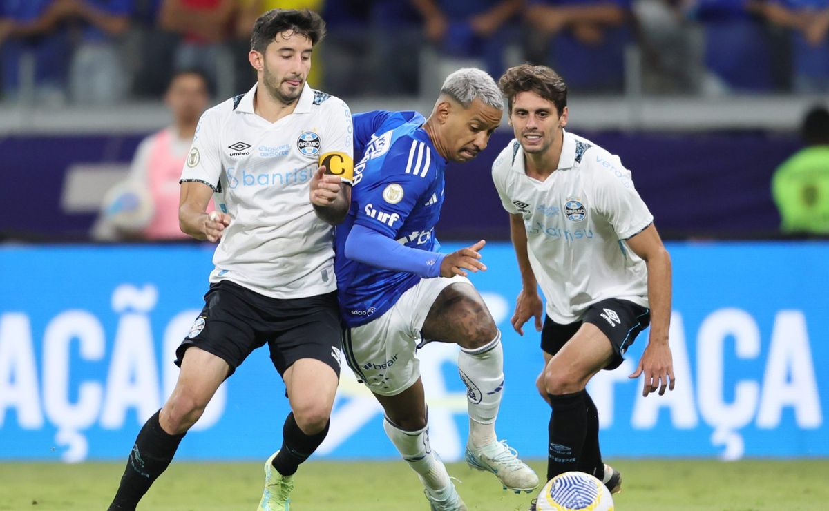 grêmio sai na frente com gol rápido, mas cruzeiro reage e empata em jogo disputado