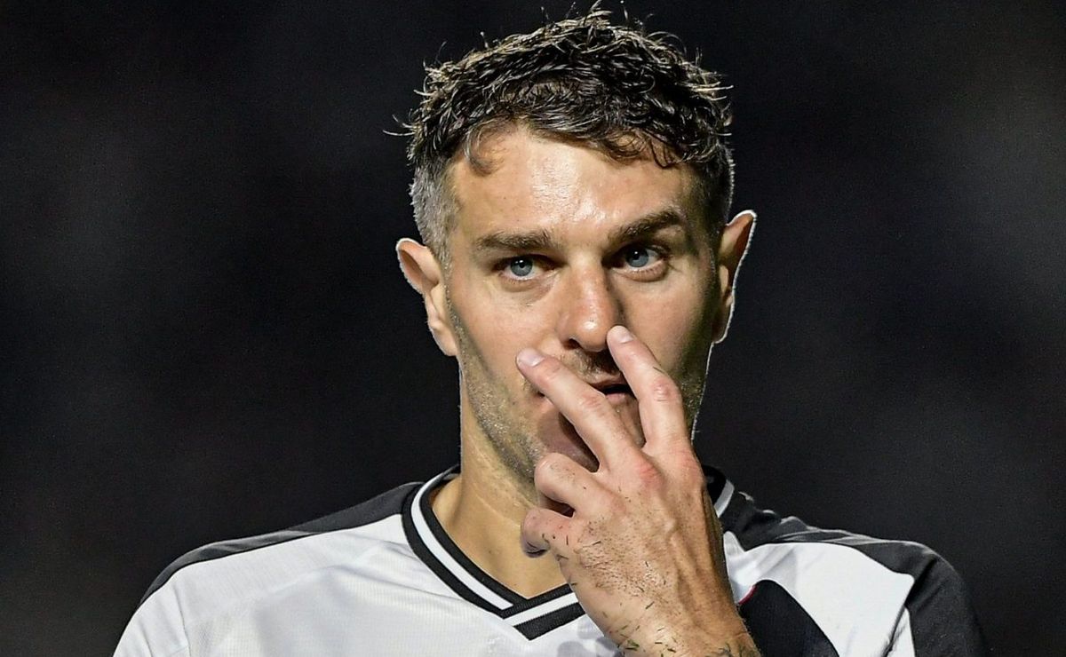 após interesse do corinthians, vegetti tem futuro definido no vasco para 2025