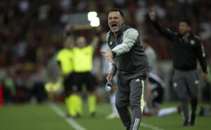 atitude milito em athletico pr x atlético mg revolta torcida em derrota do galo: "É uma vergonha"