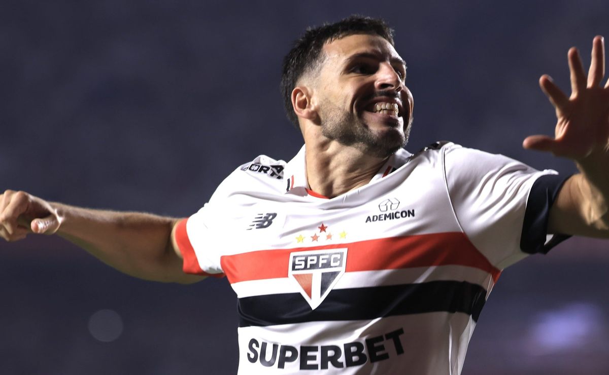 calleri no river plate ou boca juniors ganha força na argentina e são paulo crava permanência