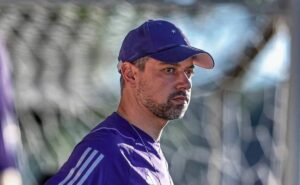 técnico do cruzeiro critica duramente landim por falas sobre futebol feminino: "ideias obsoletas"