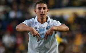 monsalve puxa fila de mudança radical no grêmio com nova formação definida por renato gaúcho