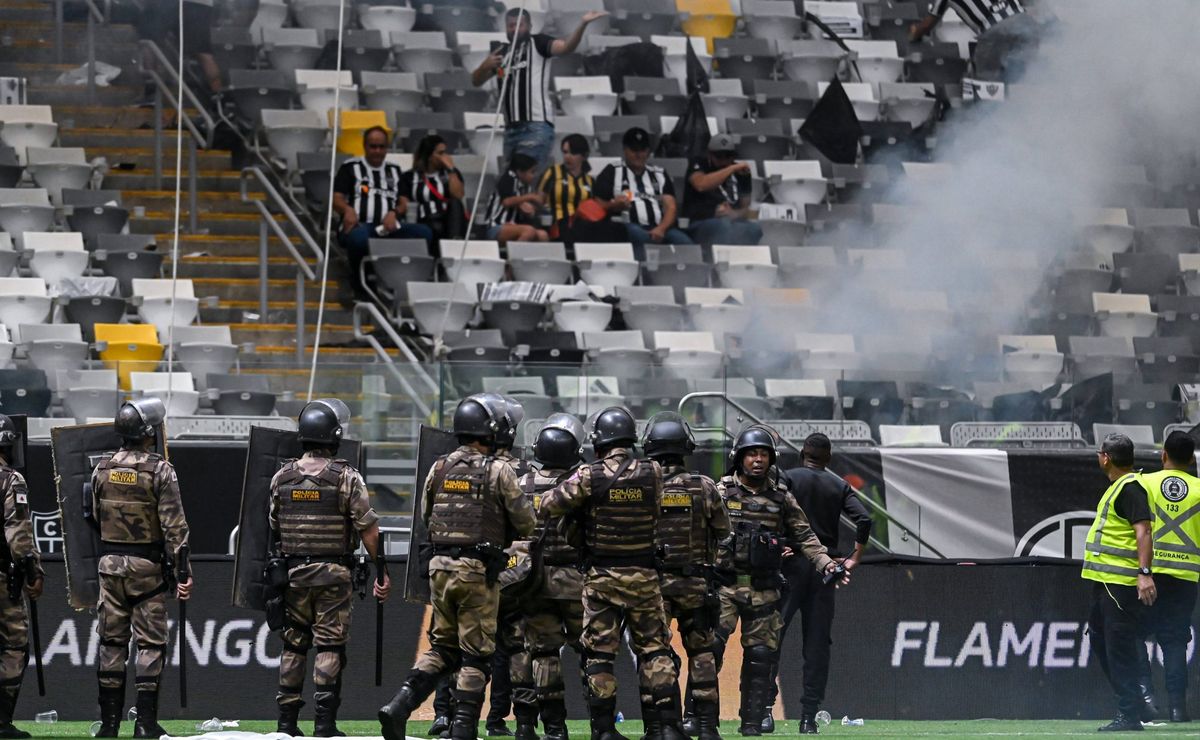 torcedor do atlético mg responderá por tentativa de homicídio por bomba arremessada na arena mrv