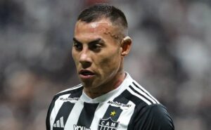 universidad de chile tem interesse na contratação de eduardo vargas, do atlético mg