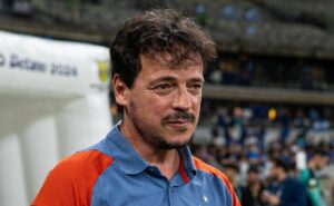 fernando diniz projeta duelo contra o racing arg, e declara: "quem merece é o torcedor"