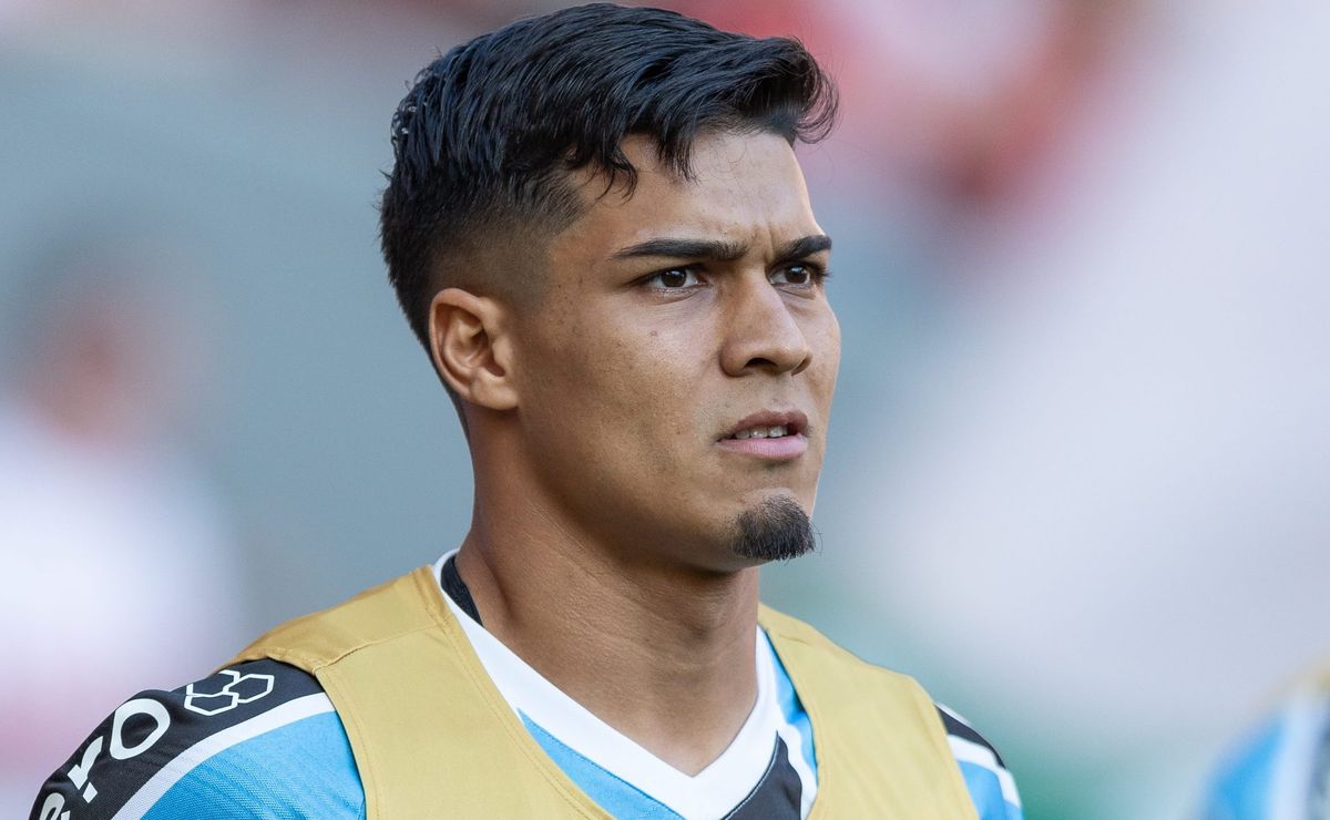 arezo celebra oportunidade no grêmio e manda recado para torcida: “até o fim”