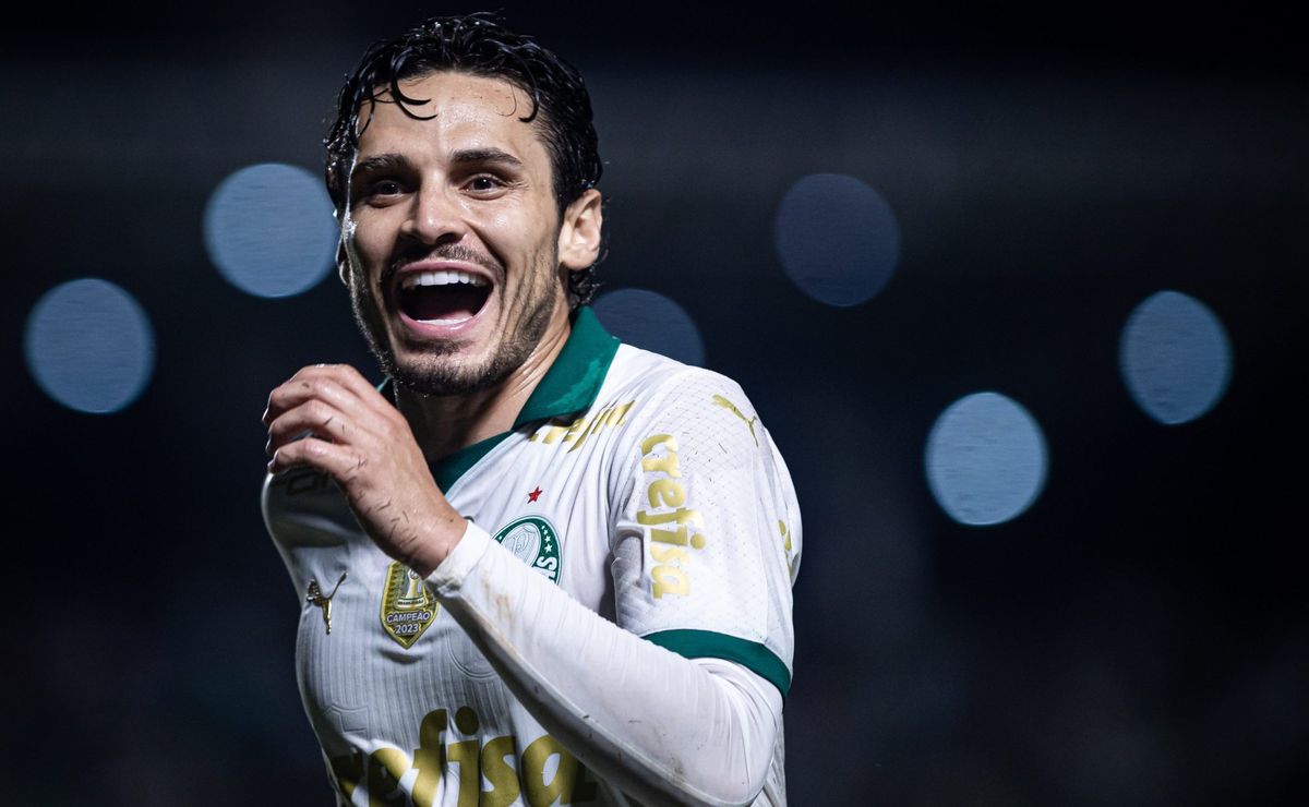 raphael veiga é ovacionado pela torcida do palmeiras: "impipocável. craque e não é pouco"