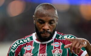 manoel falha em internacional x fluminense, e torcida não acredita na postura do zagueiro