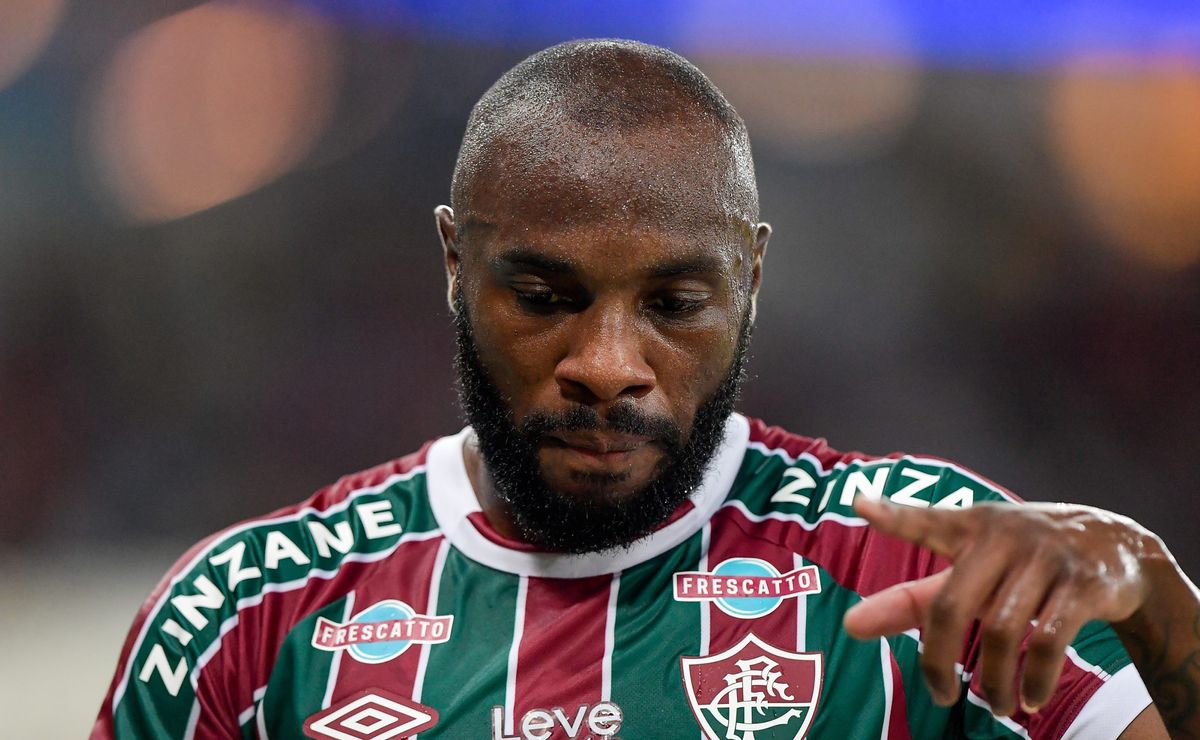 manoel falha em internacional x fluminense, e torcida não acredita na postura do zagueiro