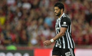 torcida do atlético mg não aprova desempenho de hulk na derrota para o athletico pr