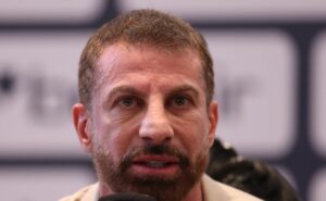 pedrinho irá renovar com victor luís e o lateral esquerdo terá o mesmo salário após novo contrato