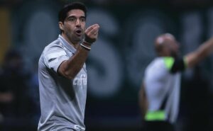 abel ferreira toma nova decisão no palmeiras e murilo e mayke aparecem entre os titulares