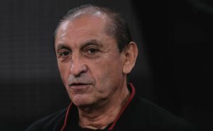 ramón díaz demitido é exigência da torcida do corinthians após eliminação na sul americana: "hoje mesmo"