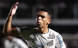 santos oferece sandry, alex nascimento e rodrigo ferreira em troca de titular para 2025
