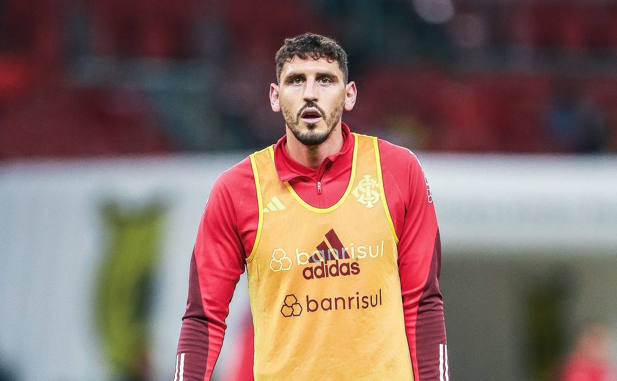 agustín rogel sofre falta pesada de felipe vizeu na vitória do internacional diante do criciúma