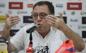 santos de marcelo teixeira confirma rescisão contratual de lateral não utilizado por fábio carille