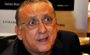 galvão bueno faz análise após grêmio e cruzeiro empatarem pelo brasileirão: "não vale"