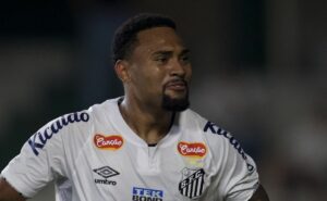 wendel silva é ovacionado pela torcida do santos em vitória do acesso:"melhor reforço"