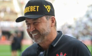 augusto melo se intromete na decisão entre palmeiras x botafogo para provocar o verdão: "acho que ainda..."