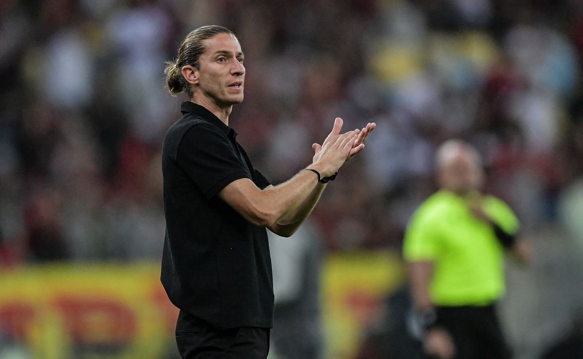 filipe luís é exaltado por mudança tática no flamengo e nação pede explicações: "imagina em 2025"