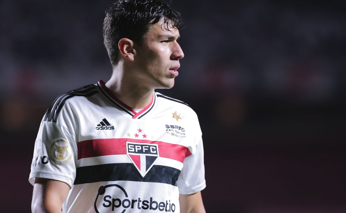 são paulo precisa vender 3 atletas e ferraresi entra na lista de negociações com sondagens