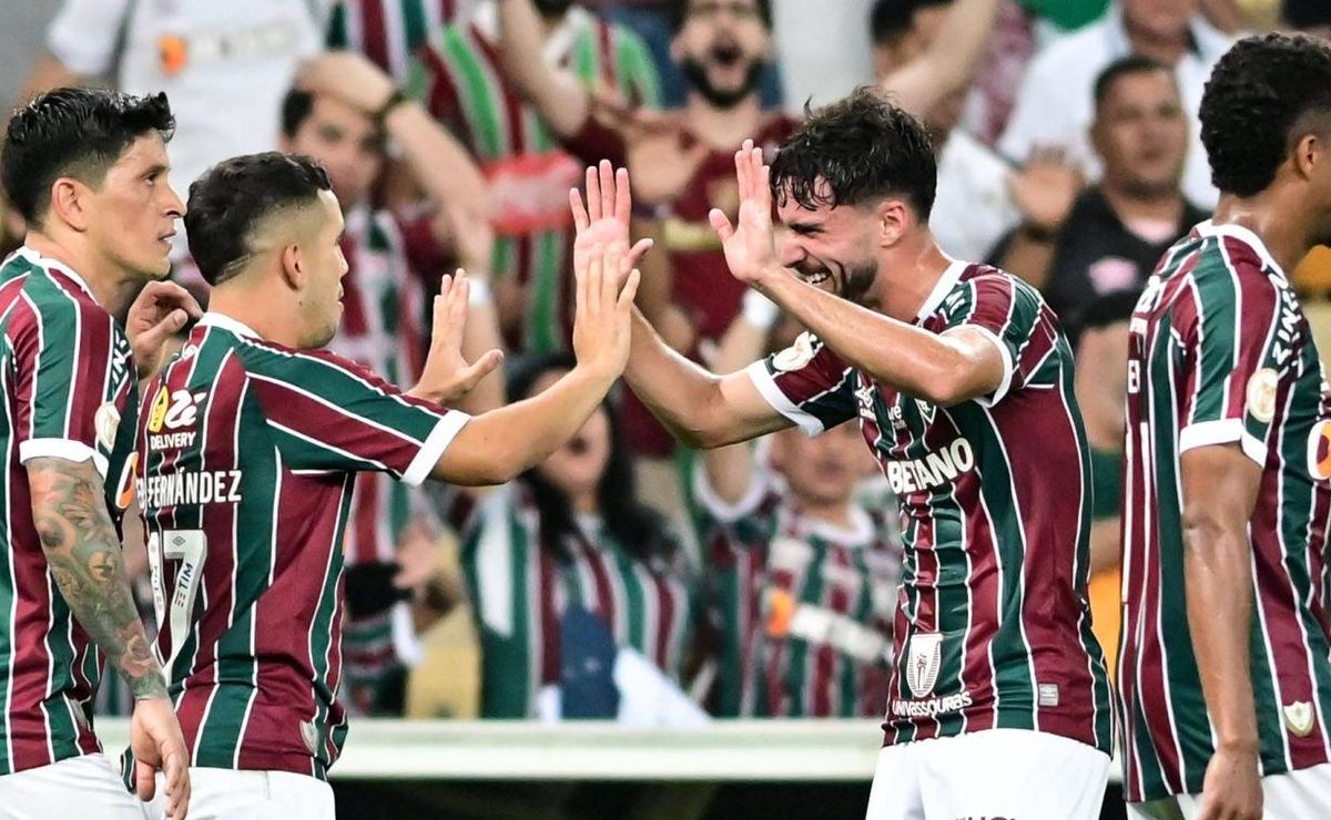 campeão pelo fluminense decide assinar com o flamengo e nome chega à mesa do clube