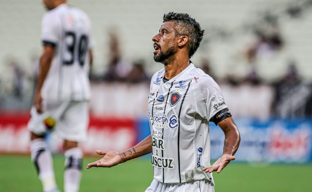 léo moura aconselha renato gaúcho a pedir demissão do grêmio: "assumir a seleção brasileira"