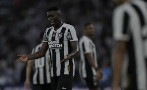 luiz henrique recebe críticas por nao passar a bola, mas é exaltado: “fez tudo certo”