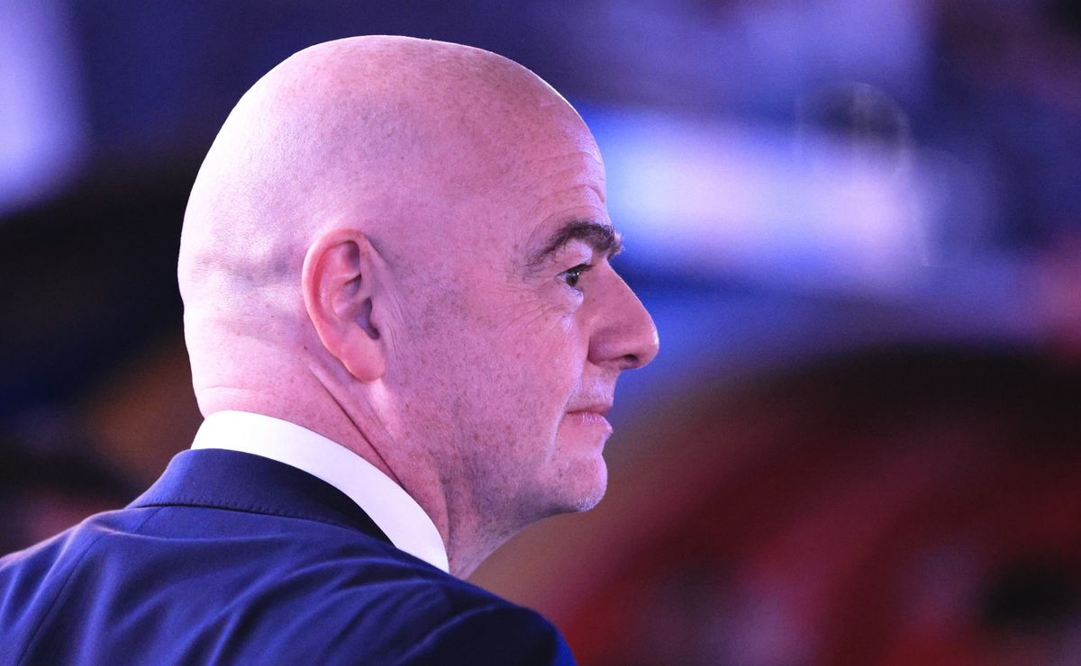 fifa de gianni infantino pode pagar r$ 114 milhões ao flamengo pelo super mundial de clubes