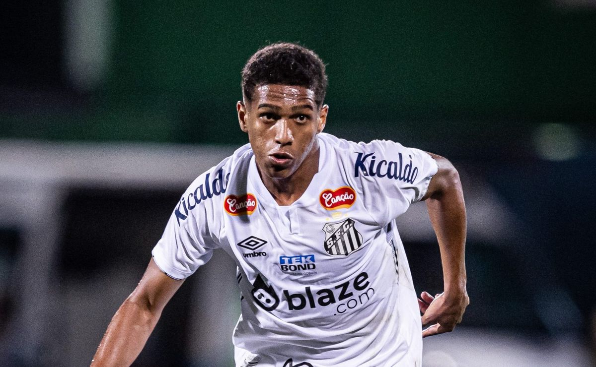 são paulo quer atravessar renovação no santos para contratar lateral esquerdo souza 