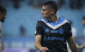 reforço do grêmio, monsalve entende mudanças de renato gaúcho na equipe titular: "É normal..."