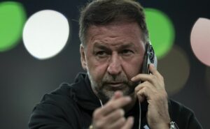 augusto melo surpreende e corinthians contrata zagueiro em definitivo por r$ 22 milhões