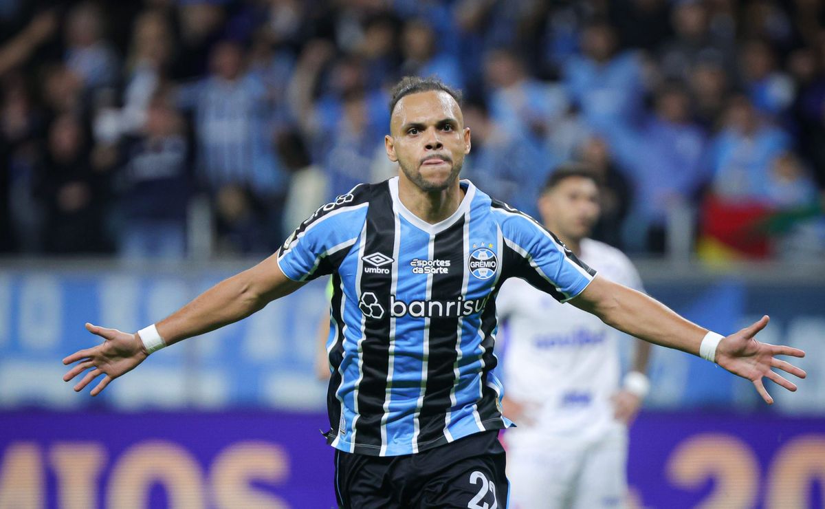 martin braithwaite tem conversa aberta com sevilla esp e pode deixar o grêmio, afirma jornal marca