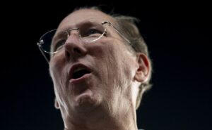 textor insiste na contratação do atacante rayan e negócio pode ter final feliz para o vasco