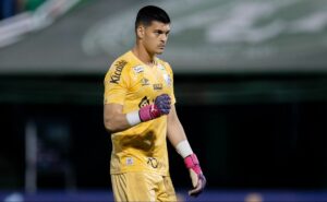 santos acerta renovação com gabriel brazão e marcelo teixeira inicia reformulação no elenco