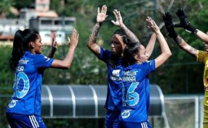 cruzeiro goleia atlético mg, garante liderança no mineiro feminino e torcida reage: "orgulho, cabulosas"