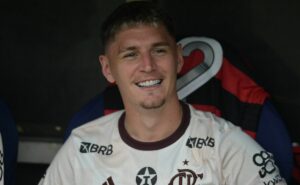 varela pode deixar o flamengo e disputar a libertadores por supercampeão continental