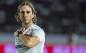 grêmio monitora e pode vencer são paulo de zubeldía na contratação de natanael, do coritiba 