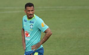 alvo de outros clubes brasileiros, danilo revela prioridade e informação chega no santos