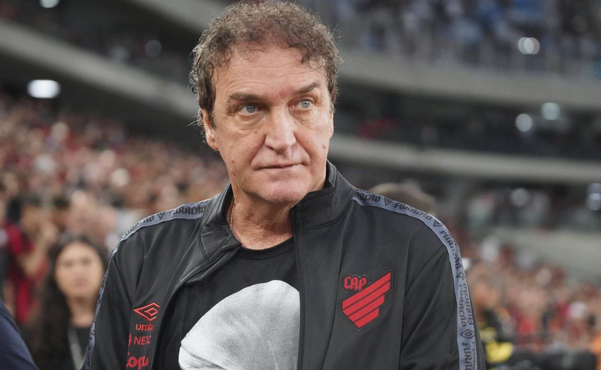 santos toma decisão e aprova retorno de cuca, mas treinador descarta assumir o clube