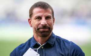 pedrinho é informado que jogos do vasco serão transmitidos por nova emissora em 2025