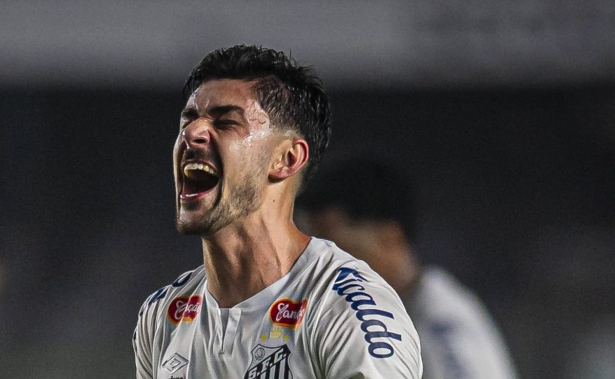 joão basso tem reviravolta no santos após gol e torcida brinca: "nunca critiquei"