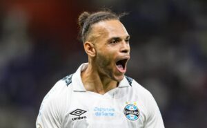 braithwaite é ovacionado pela torcida do grêmio: "assim como o suárez teria..."