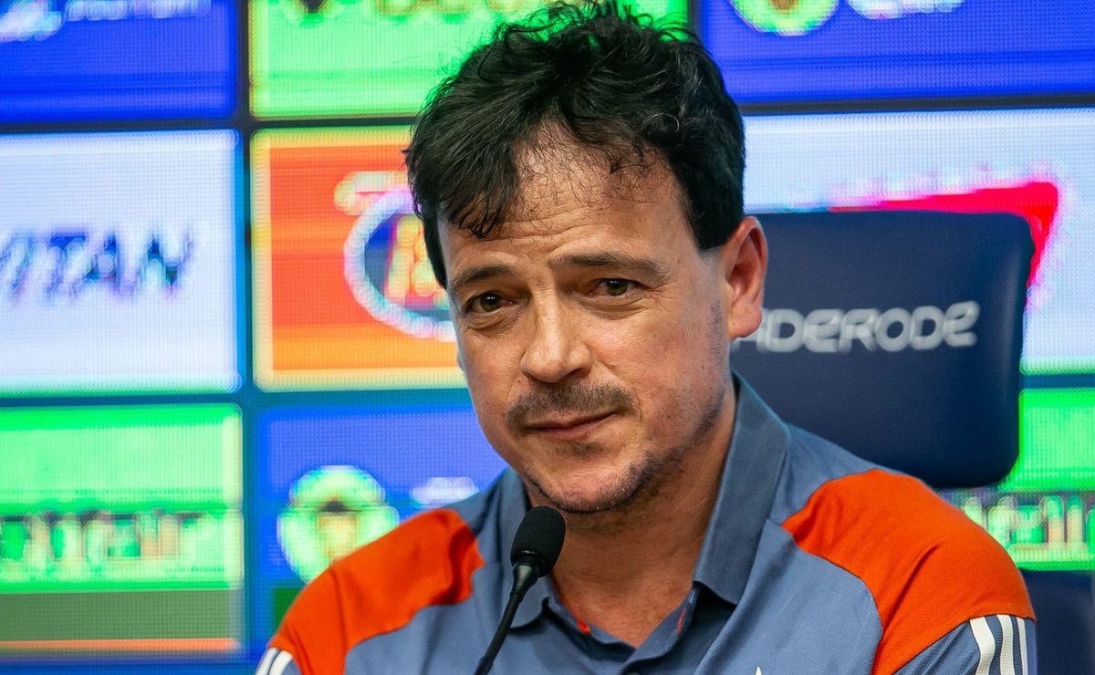 fernando diniz tem problema no elenco do cruzeiro e jogadores não compram a ideia do treinador