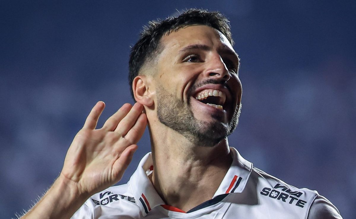 com calleri, são paulo pode ter seis reforços contra o atlético mg