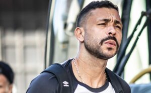 santos antecipa volta de vladimir e busca rescisão para economizar r$ 3 milhões